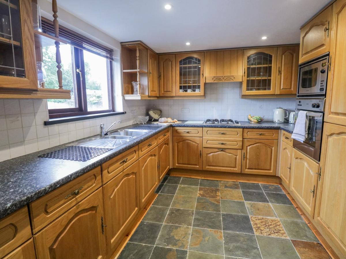 1 Queens Square Windermere Buitenkant foto